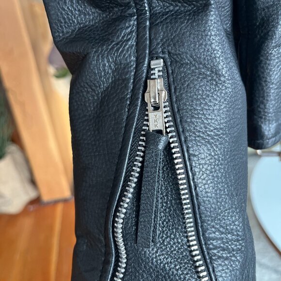 Women's Cowhide Leather Jacket - Picture 3 of 9